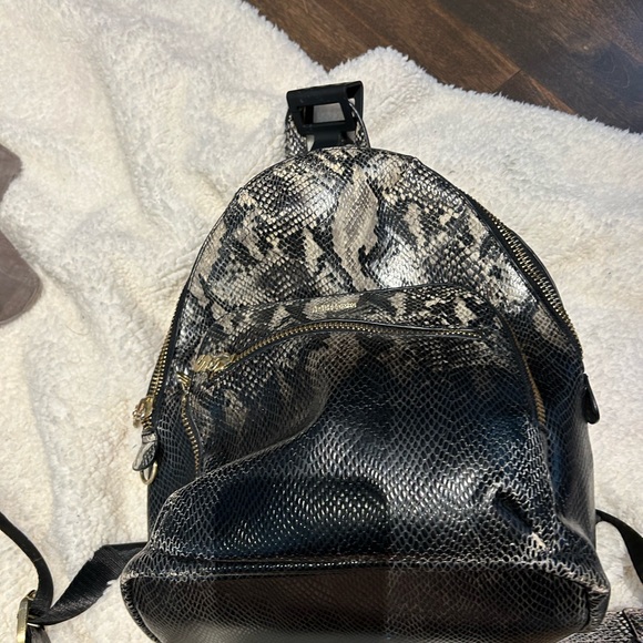 Desigual napsack also have matching wallet - Picture 2 of 4